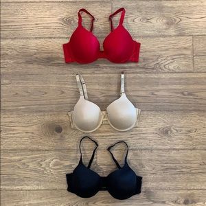 ⭐️ Bundle of three 40c Bras ⭐️